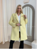 Midi prechodný kabát s brošňou banánový AB 59