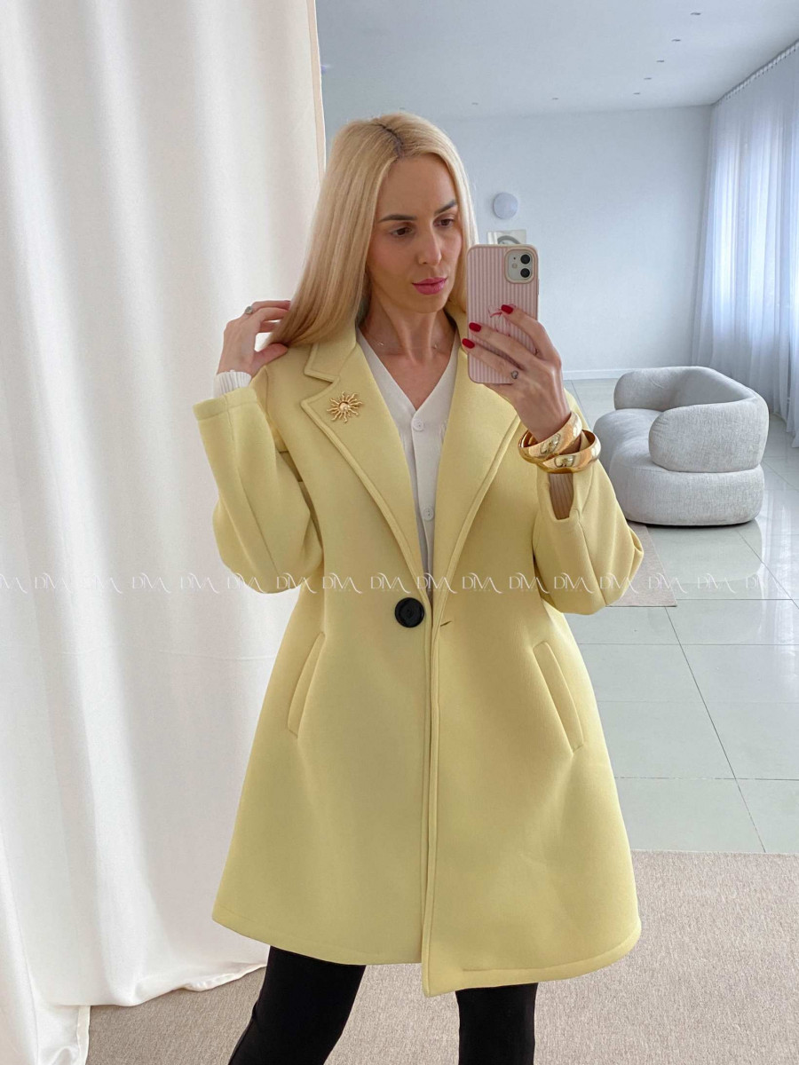 Midi prechodný kabát s brošňou banánový AB 59