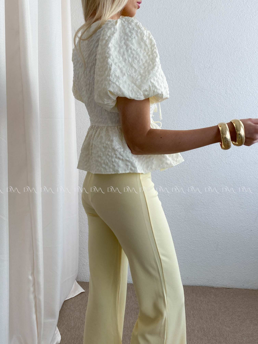 3D kvietkovaný peplum top na viazanie smotanový AB 81