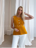 Úpletová vesta so zdobenými gombíkmi horčicová AB 84
