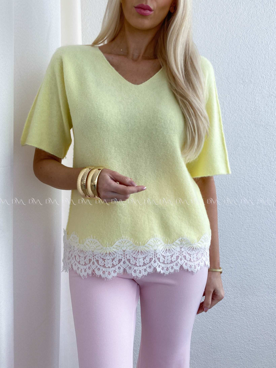 Svetríkový top s krátkym rukávom a krajkou citrónový AB 63