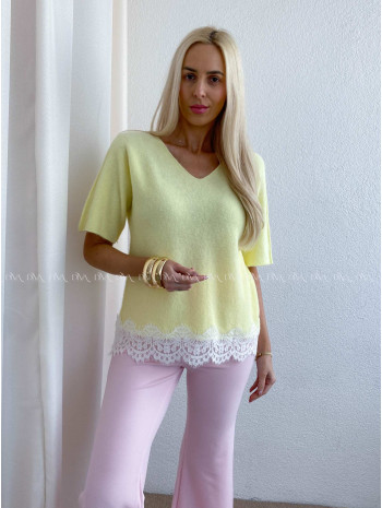 Svetríkový top s krátkym rukávom a krajkou citrónový AB 63