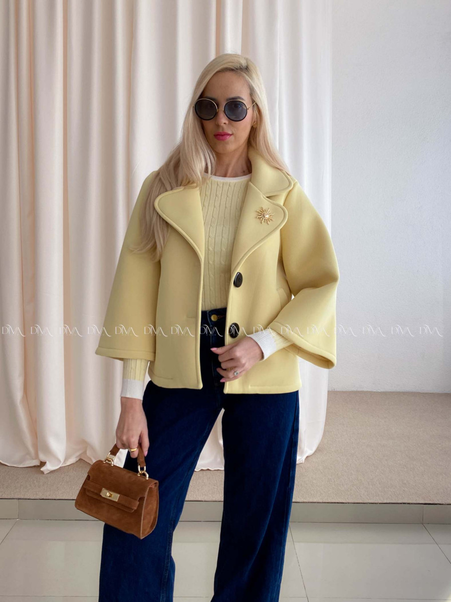 Krátky prechodný kabát s brošňou limetkový AB 12