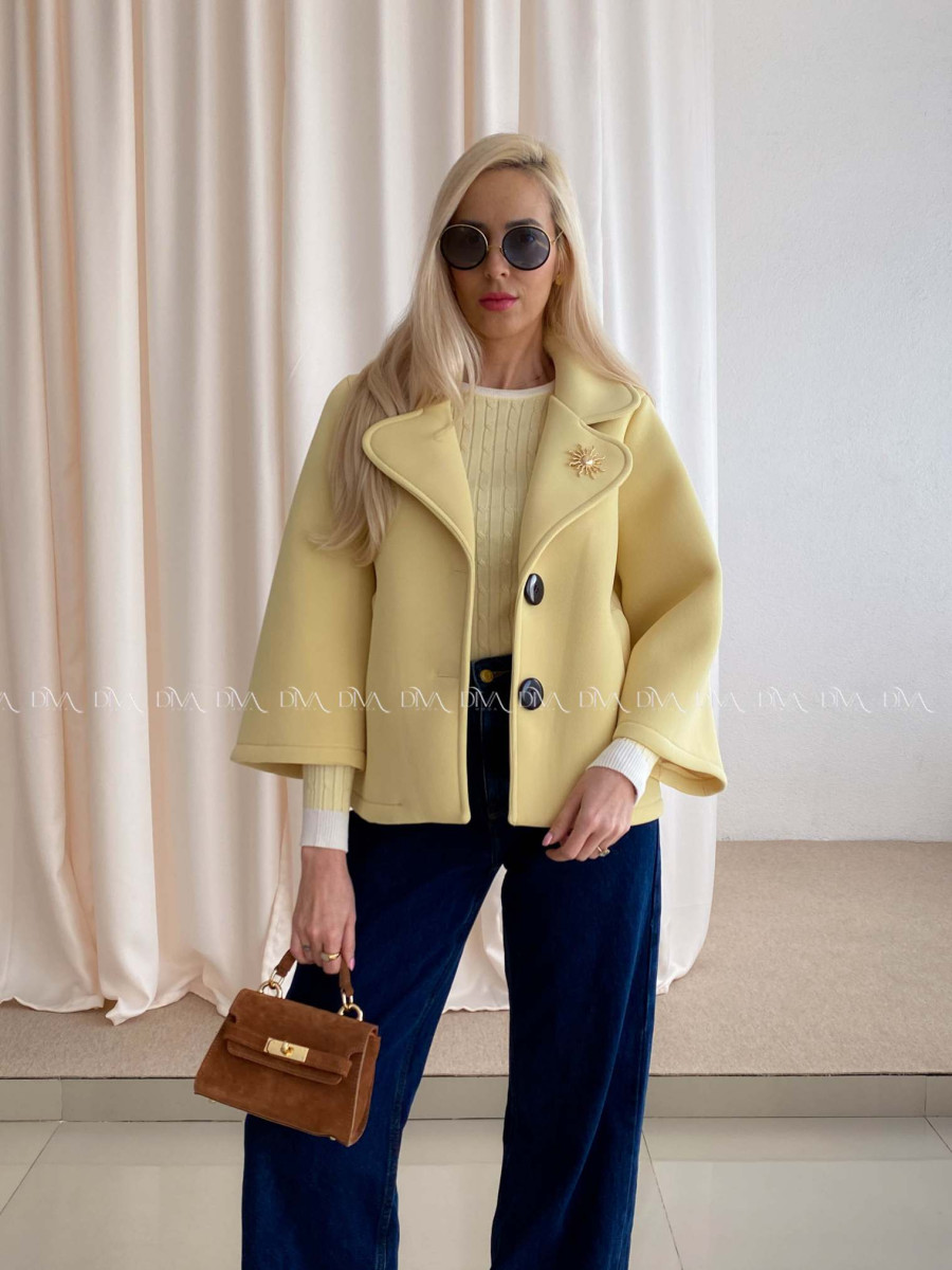 Krátky prechodný kabát s brošňou limetkový AB 12