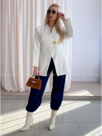 Elegantné predĺžené sako so zdobeným gombíkom rose biele AB 90