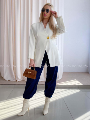 Elegantné predĺžené sako so zdobeným gombíkom rose biele AB 90