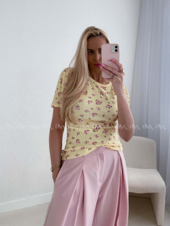 Rebrovaný top s puf rukávmi kvetinkový žltý AB 109