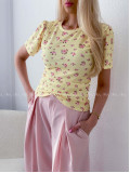 Rebrovaný top s puf rukávmi kvetinkový žltý AB 109