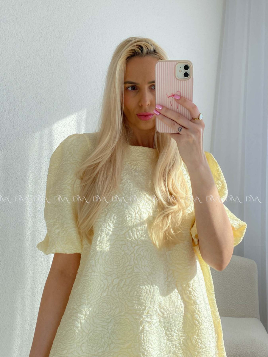 Elegantné šaty s 3d kvetmi rosses butter yellow AB 108