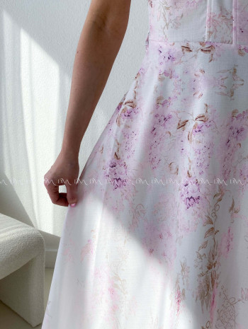 Elegantné kvetované šaty na tenké ramienka Donna AB 115