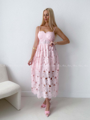 Elegantné krajkované šaty na ramienka Poppy ružové AB 130