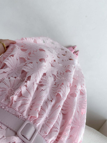 Elegantné krajkované šaty na ramienka Poppy ružové AB 130