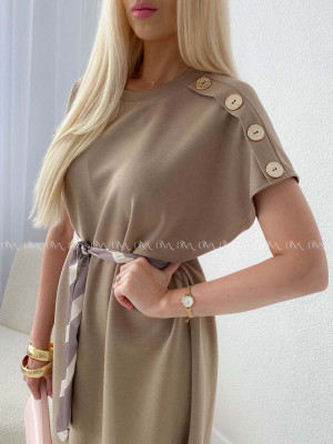 Hladké maxi šaty s gombíkmi a opaskom zemitá hnedá AB 256