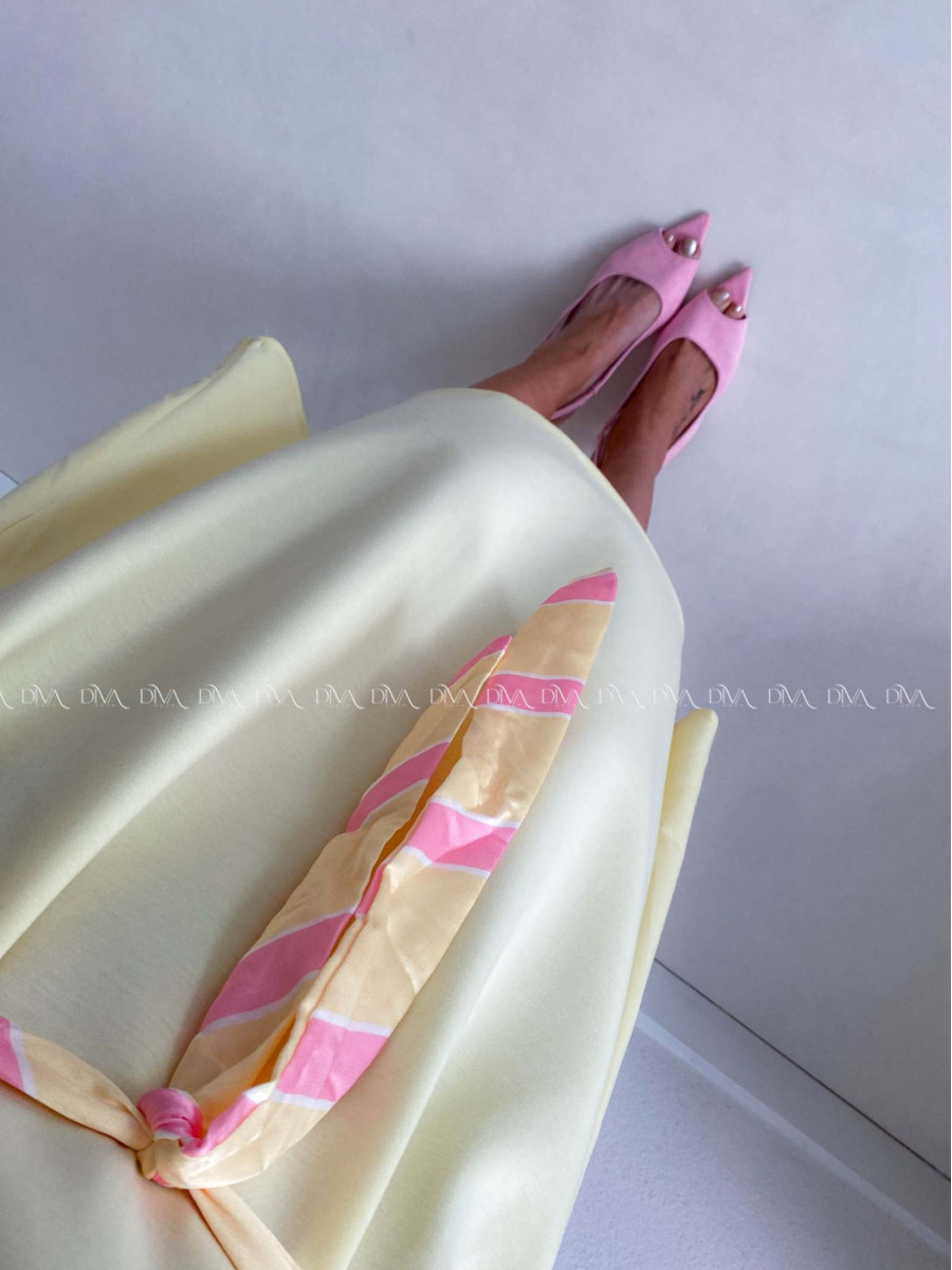 Hladké maxi šaty s gombíkmi a opaskom žltá AB 256