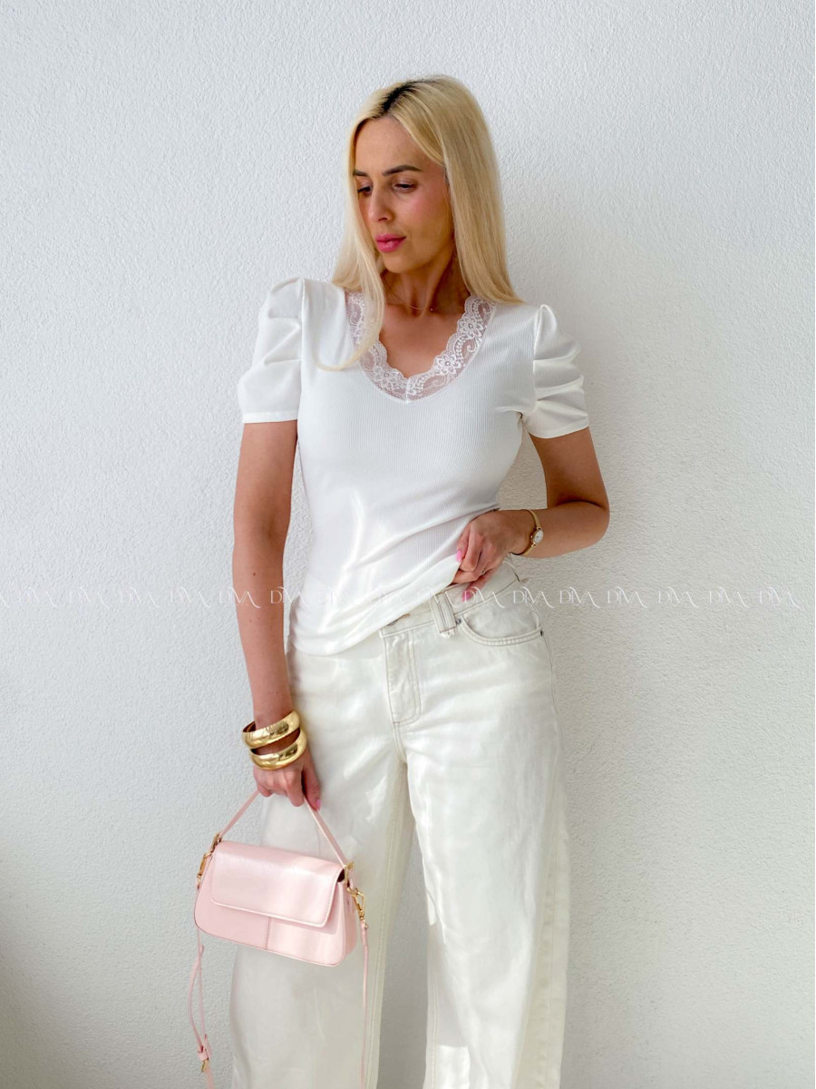 Rebrovaný top s krajkovaným detailom biely AB 202