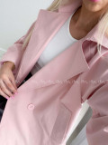 Skrátený trench coat pudrovo ružový AB 136