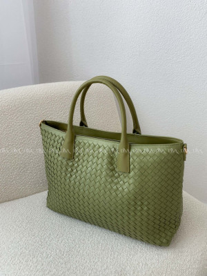 Prepletaná shopper kabelka zelená