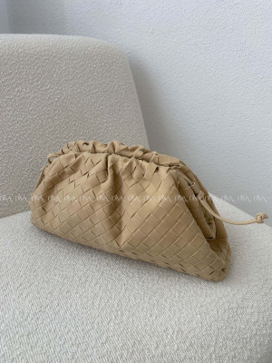 Prepletaná pouch kabelka s remienkom béžová