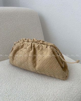 Prepletaná pouch kabelka s remienkom béžová