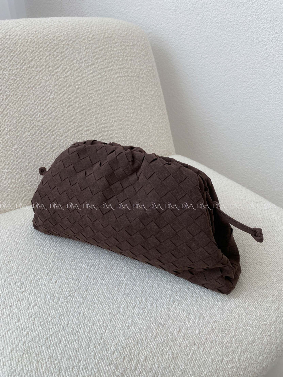 Prepletaná pouch kabelka s remienkom čokoládová