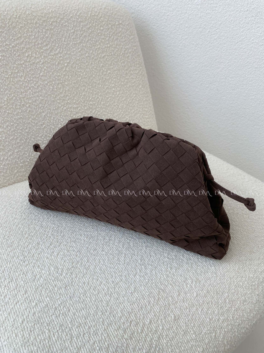 Prepletaná pouch kabelka s remienkom čokoládová