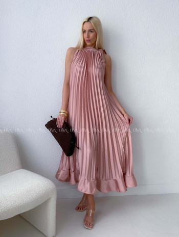 Elegantné saténové plisované maxi šaty blush pink AB 171
