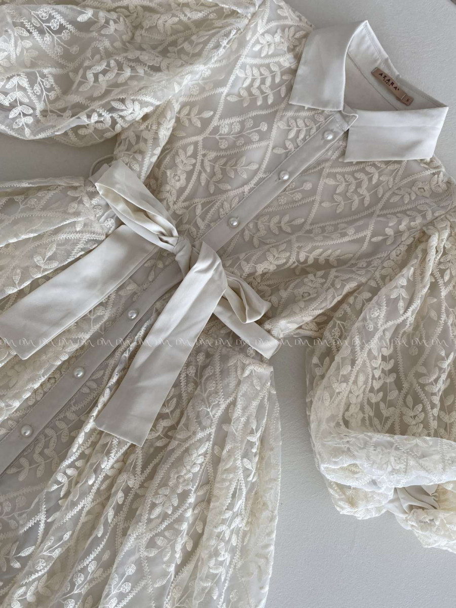 Elegantné vyšívané krátke šaty s puf rukávom Melisa AB 302