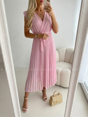 Plisované maxi šaty s volánom na ramenách baby pink AB 500