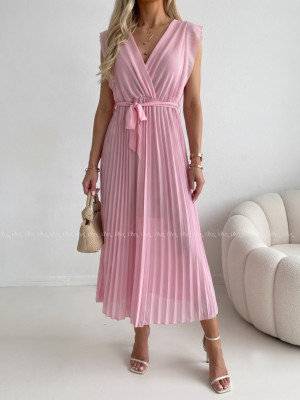 Plisované maxi šaty s volánom na ramenách baby pink AB 500