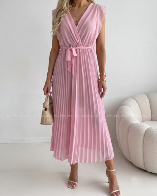 Plisované maxi šaty s volánom na ramenách baby pink AB 500