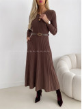 Úpletové šaty s ozdobnými gombíkmi čokoládové AB 534