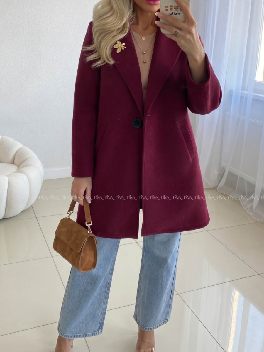 Midi prechodný kabát s brošňou burgundy AB 59 Midi prechodný kabát s brošňou burgundy AB 59