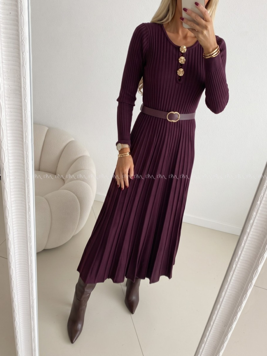 Úpletové šaty s ozdobnými gombíkmi burgundy AB 534 Úpletové šaty s ozdobnými gombíkmi burgundy AB 534