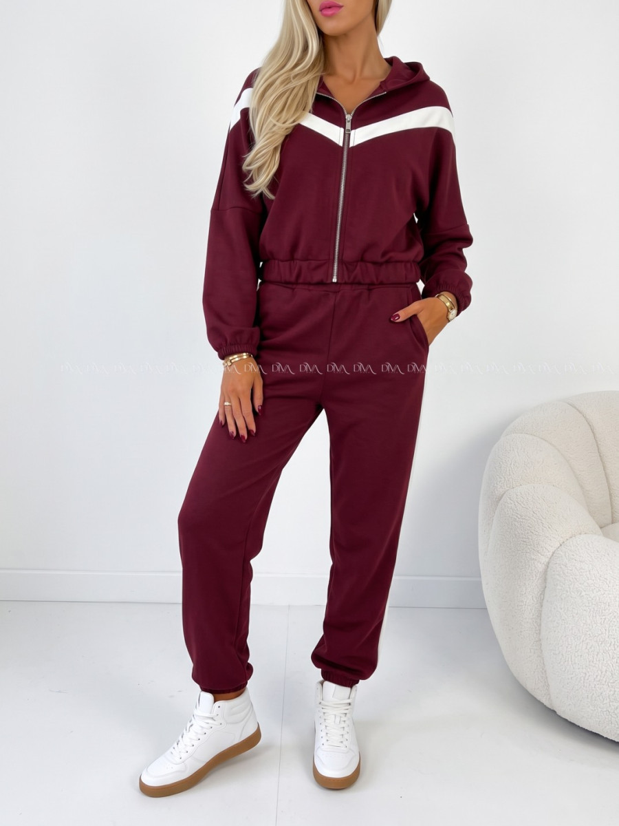 Športový komplet s pruhom bordo AB 916 Športový komplet s pruhom bordo AB 916