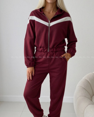 Športový komplet s pruhom bordo AB 916