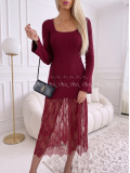 Úpletové maxi šaty s krajkovanou sukňou burgundy AA 119 Úpletové maxi šaty s krajkovanou sukňou burgundy AA 119