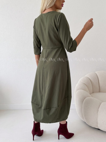 Maxi šaty hruškového strihu khaki zelené A 105 Maxi šaty hruškového strihu khaki zelené A 105