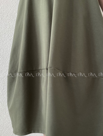 Maxi šaty hruškového strihu khaki zelené A 105 Maxi šaty hruškového strihu khaki zelené A 105